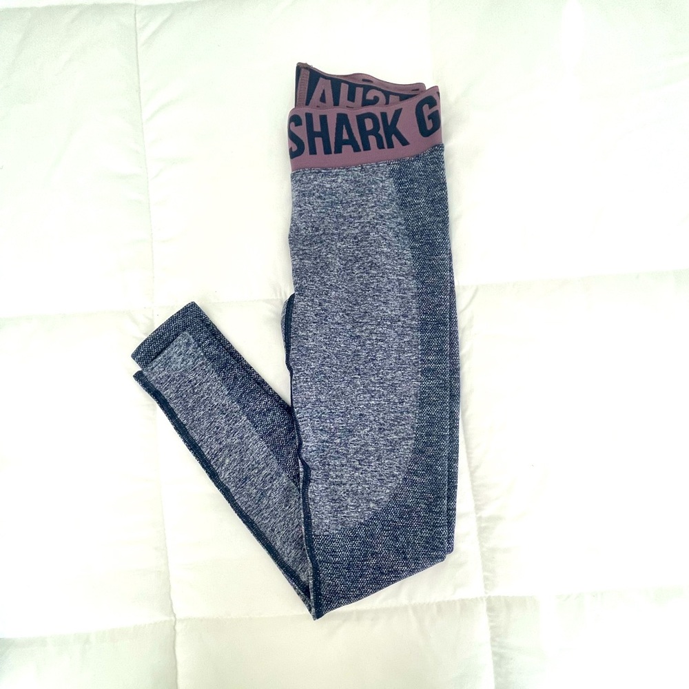 GYMSHARK FLEX LEGGINGS IN NAVY MARL/ MALLOW PURPLE.